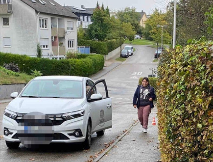 Training durch den Gewaltpräventionstrainer Jürgen Mörixbauer von SeSiSta - Wie Schüler stärke zeigen und nicht ins Auto gezerrt werden können